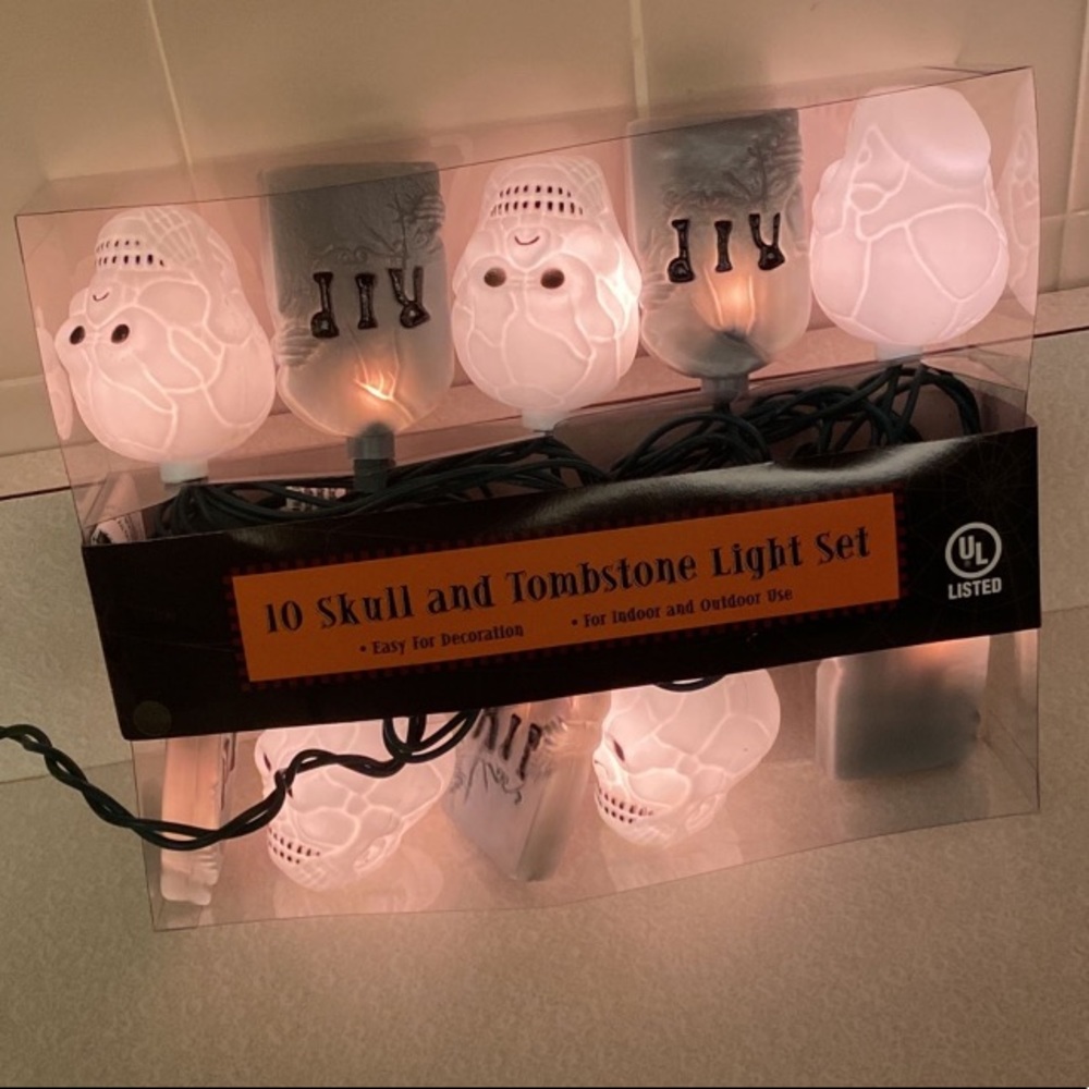 Vintage Halloween light set 💀 🪦